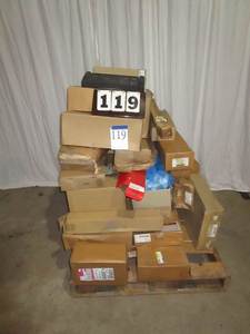 lot 119 image: Pallet Misc Car Parts