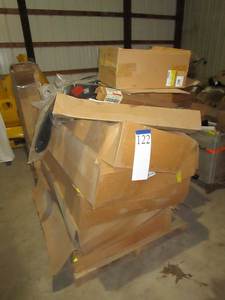 lot 122 image: Pallet Misc Electronics, Hoses & Misc