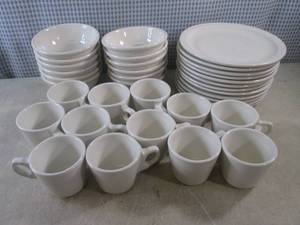 lot 4 image: (EC1) 36pc Vintage Buffalo China US...