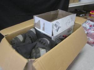 lot 53 image: (EW3) Lot of Misc - Vintage Oil Lam...