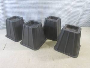 lot 136 image: (EC1) Set of 4 - 6 BedFurniture R...