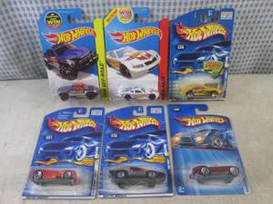 lot 198 image: (BSB) Assorted Hot Wheels in Packag...