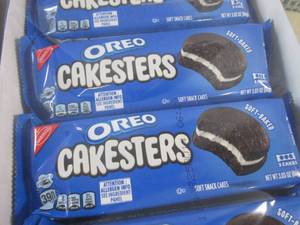 lot 217 image: (B-1) 16 Oreo Cakesters 3 Cake Pack...