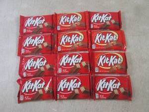 lot 220 image: (B-1) 12 Kit Kat Candy Bars Past Da...