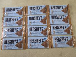lot 222 image: (B-1) 12 Hersheys Milklicious 2-Ba...
