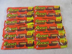 lot 223 image: (B-3) 12 King Size 4pc Reeses Peanu...