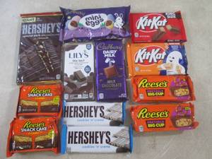 lot 271 image: (B-3) Assorted Candy Bars Past Date...