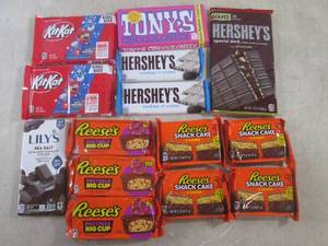 lot 272 image: (B-3) Assorted Candy Bars Past Date...
