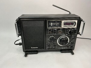 lot 20 image: Panasonic RF-2800 Portable Shortwave Radio Receiver