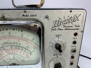 lot 21 image: Hickok 209A Vacuum Tube Volt-Ohm-Milliammeter