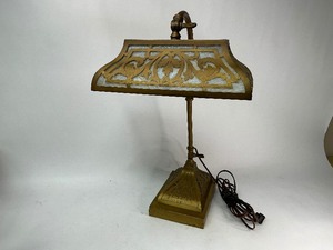 lot 22 image: Heavy Desk Lamp