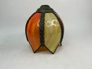lot 27 image: Slag Glass Tulip Lamp Shade