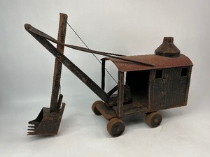 lot 30 image: Antique Toy Steam Shovel
