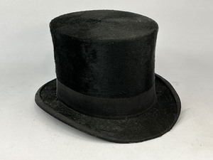 lot 31 image: Antique Beaver Fur Black Top Hat