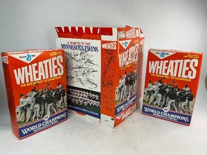 lot 126 image: Minnesota Twins Wheaties Boxes