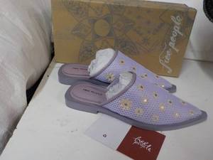 lot 6 image: Free People Size 7 Becky Daisy Mule...