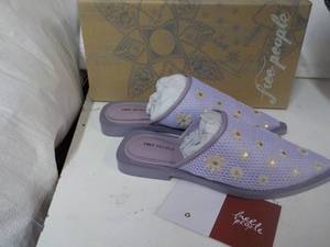 lot 7 image: Free People Size 7.5 Becky Daisy Mu...