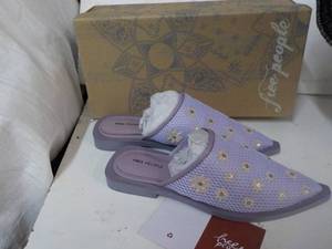 lot 8 image: Free People Size 7.5 Becky Daisy Mu...