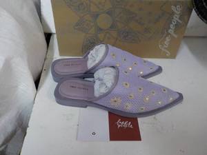 lot 15 image: Free People Size 8.5 Becky Daisy Mu...