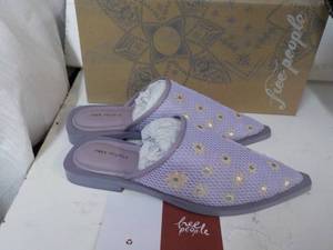 lot 16 image: Free People Size 8.5 Becky Daisy Mu...
