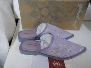 lot 18 image: Free People Size 8.5 Becky Daisy Mu...