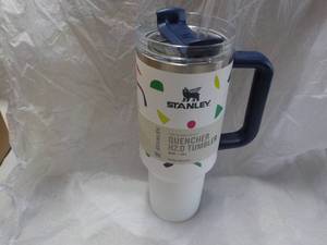 lot 22 image: Stanley 40 oz Stainless Steel Geo S...