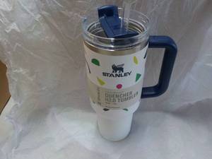 lot 23 image: Stanley 40 oz Stainless Steel Geo S...
