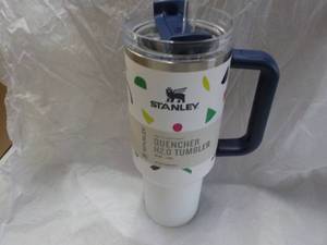 lot 30 image: Stanley 40 oz Stainless Steel Geo S...