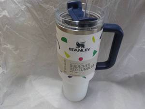 lot 31 image: Stanley 40 oz Stainless Steel Geo S...