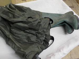 lot 102 image: Youth size 1213 Waders...