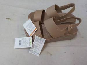 lot 128 image: Crocs size W9...