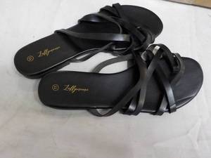 lot 140 image: Black Sandals size 11...