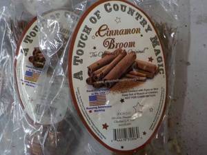 lot 143 image: 10 ct A Touch of Country Magic Cinn...