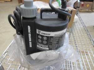 lot 15 image: deko water pump...