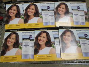 lot 101 image: 6 packages of 2 neutrogena ultra sh...