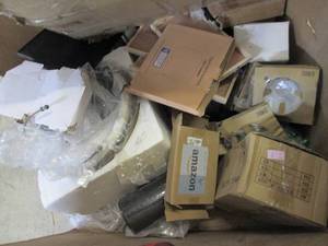 lot 109 image: pallet of lights and more...