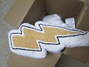 lot 172 image: 5 lightning pillows...