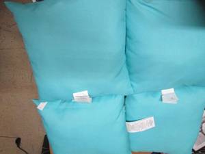 lot 173 image: 4 blue pillows...