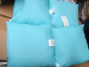 lot 175 image: 4 blue pillows...