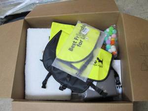 lot 216 image: box of pet items...