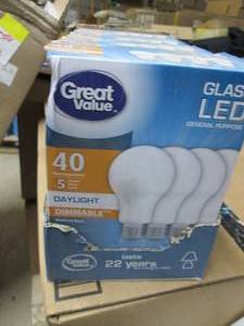 lot 220 image: 4 boxes of glass led light bulbs di...