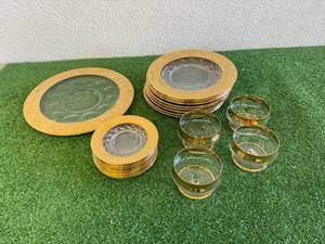 lot 14 image: Gold Trimmed Glassware