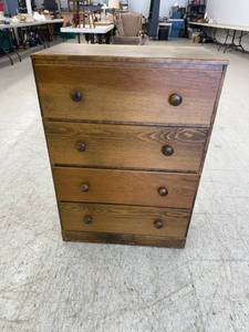 lot 17 image: Dresser