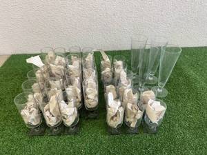 lot 19 image: Glasses