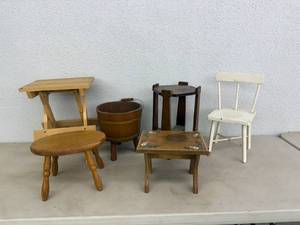 lot 23 image: Small Wood FurnitureDecor