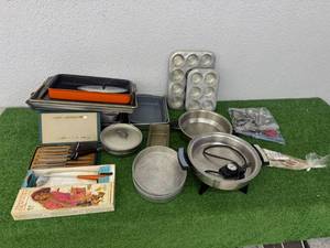 lot 32 image: KitchenCookware Lot
