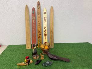 lot 33 image: Home Decor