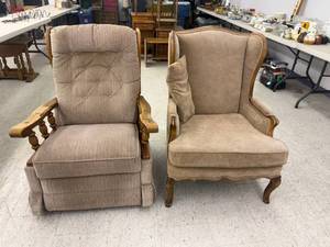 lot 48 image: Lazy Boy Recliner & Wing Back Chair