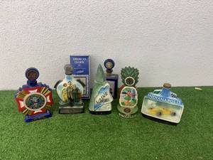 lot 49 image: Decanters