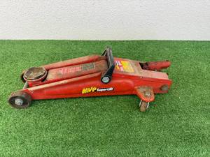 lot 97 image: 5000# Floor Jack